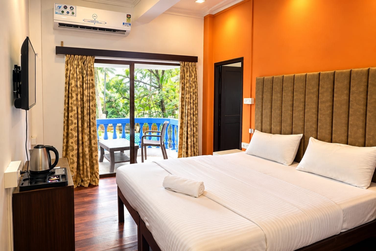 Superior Deluxe room with balcony at Omnia By The Sea Goa